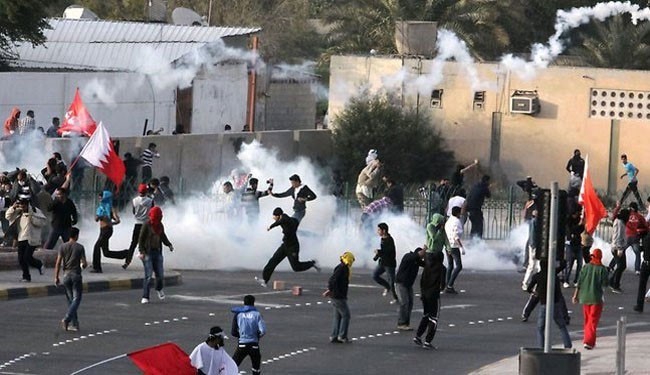 Bahrain forces fire tear gas at anti-regime protesters